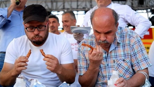 Foto - 83 litre ayçiçek yağı kazanmak için bakın ne yaptı!