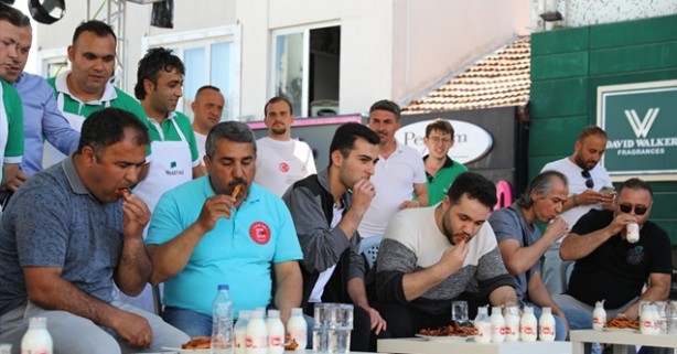 Foto - 83 litre ayçiçek yağı kazanmak için bakın ne yaptı!