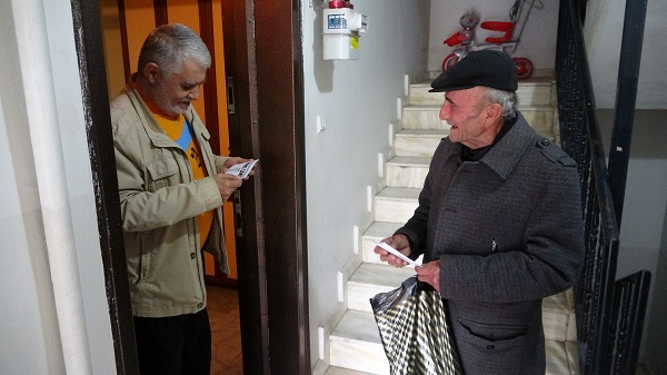 Foto - 83’lük muhtar adayı gençlere taş çıkarttı
