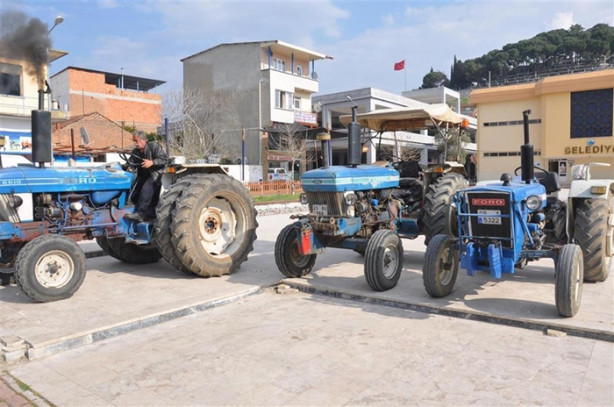 Foto - 84 model traktörünü modifiye etti