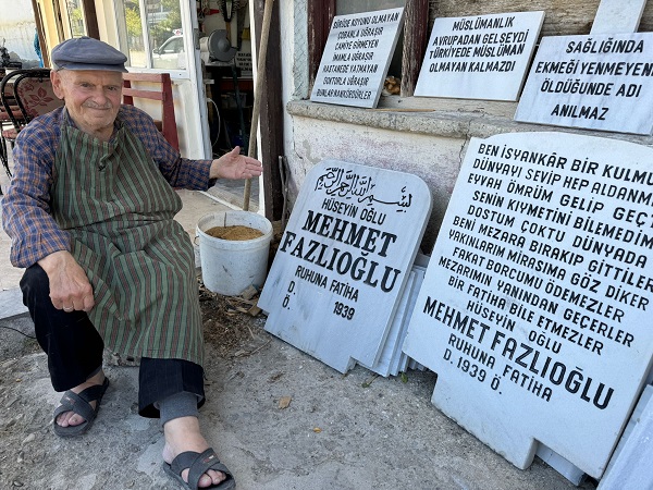 Foto - 85'lik Mehmet Amca kendi elleriyle mezar taşını hazırladı