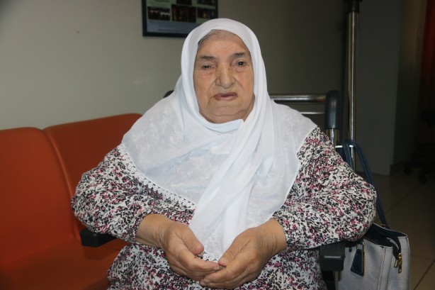 Foto - 86 yaşındaki kadının 20 yıllık sağlık sorunu sadece 50 dakikada çözüldü! Görenler şok oldu