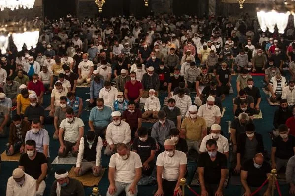 86 yıl süren hasretin ardından Ayasofya'da ilk sabah namazı