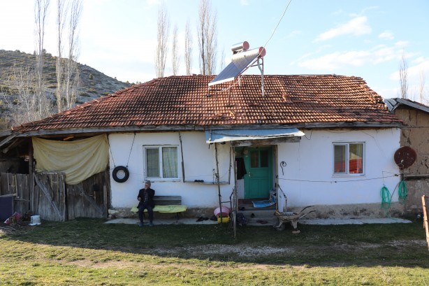 Foto - 87 yaşındaki İbrahim dede terk edilmiş köyde tek başına yaşıyor