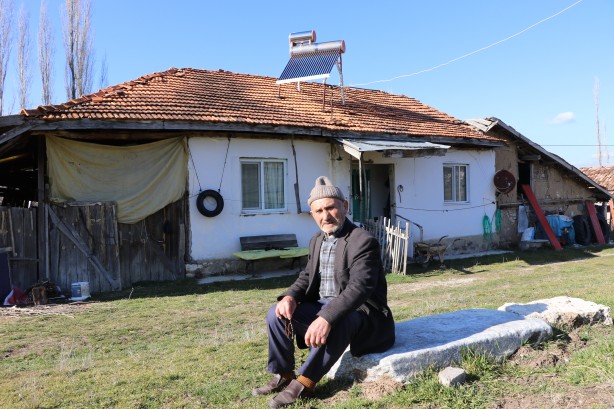 Foto - 87 yaşındaki İbrahim dede terk edilmiş köyde tek başına yaşıyor