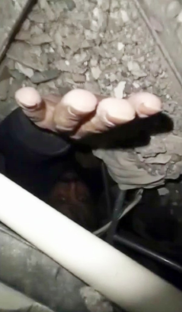 Foto - 88 saat sonra enkazdan umutları yeşerten el uzandı!