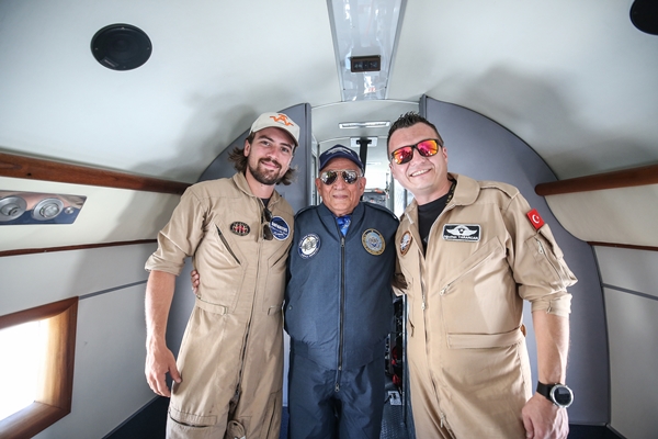 Foto - 88 yaşındaki Kıbrıs gazisi yeniden uçmanın heyecanını yaşadı