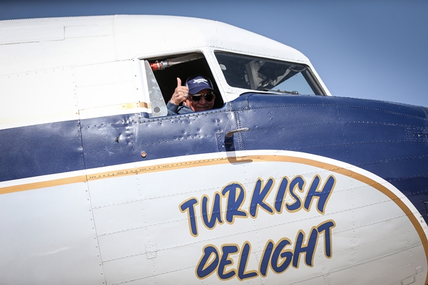 88 yaşındaki Kıbrıs gazisi yeniden uçmanın heyecanını yaşadı