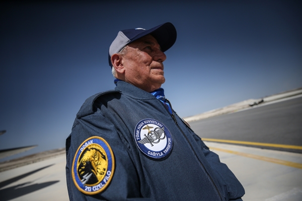 Foto - 88 yaşındaki Kıbrıs gazisi yeniden uçmanın heyecanını yaşadı