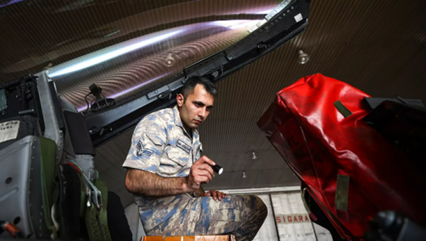 Foto - 9. Ana Jet Üssünde görevli baba oğul omuz omuza vererek vatana hizmet ediyor