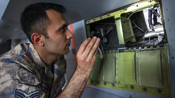 Foto - 9. Ana Jet Üssünde görevli baba oğul omuz omuza vererek vatana hizmet ediyor