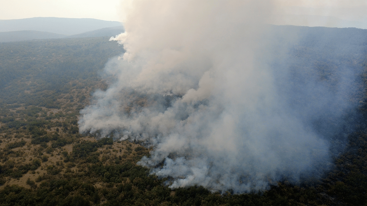 Foto - 9 helikopter ve çok sayıda araç olay yerinde: Karabük'te orman yangını devam ediyor