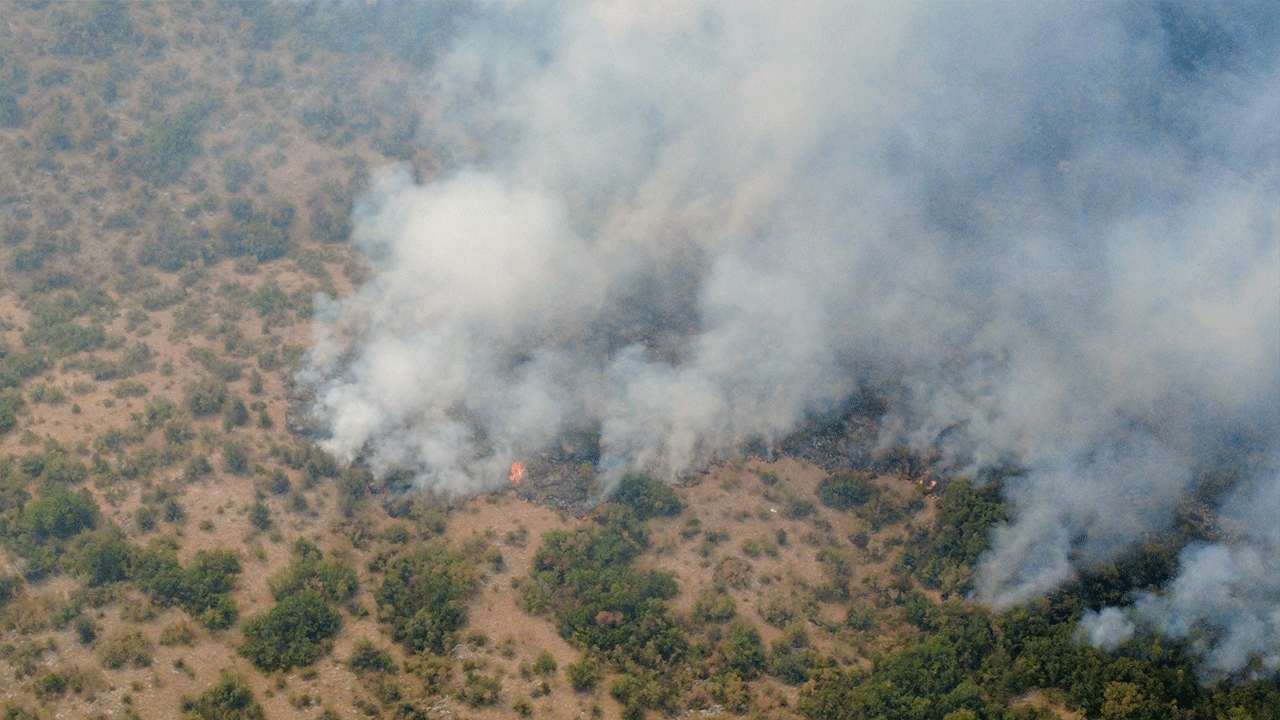 Foto - 9 helikopter ve çok sayıda araç olay yerinde: Karabük'te orman yangını devam ediyor