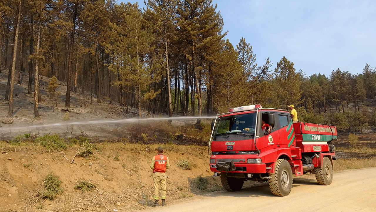 Foto - 9 helikopter ve çok sayıda araç olay yerinde: Karabük'te orman yangını devam ediyor