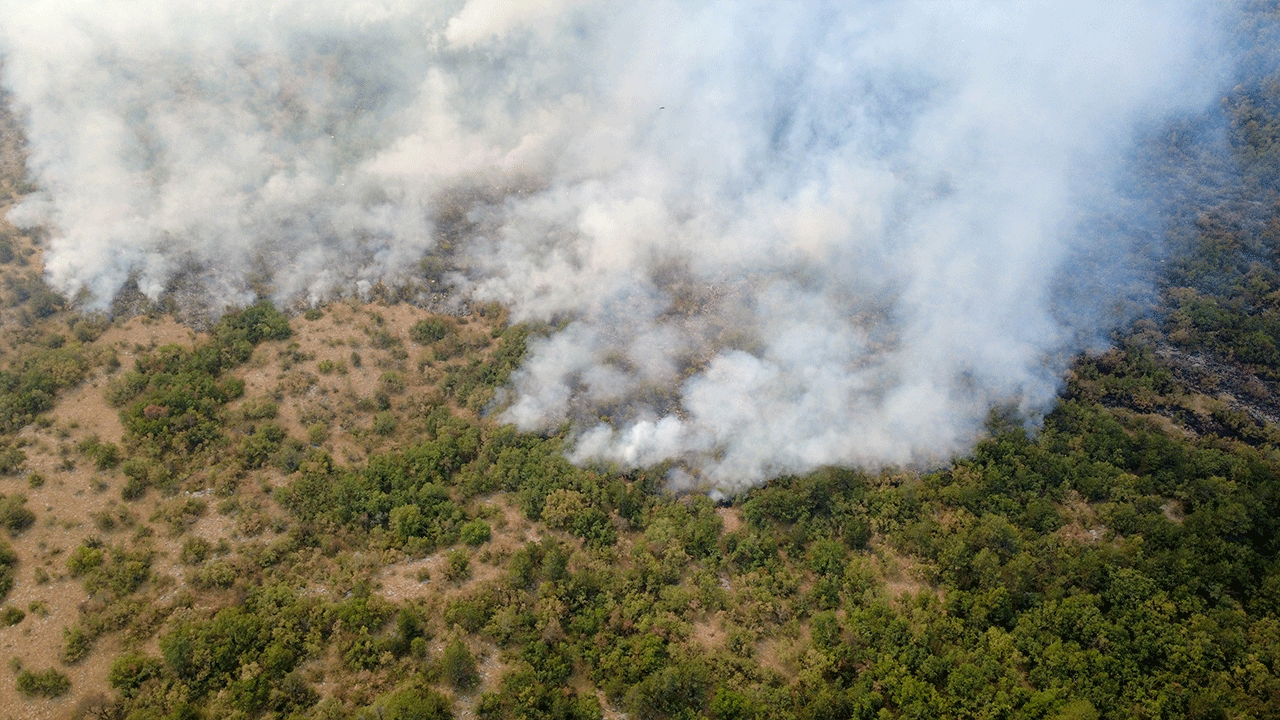 Foto - 9 helikopter ve çok sayıda araç olay yerinde: Karabük'te orman yangını devam ediyor