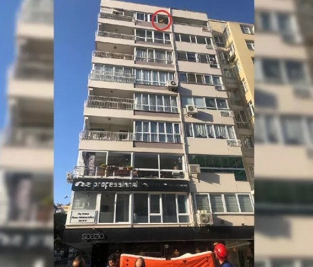 Foto - 9. kattan aşağı atlayan adam yürekleri hoplattı!