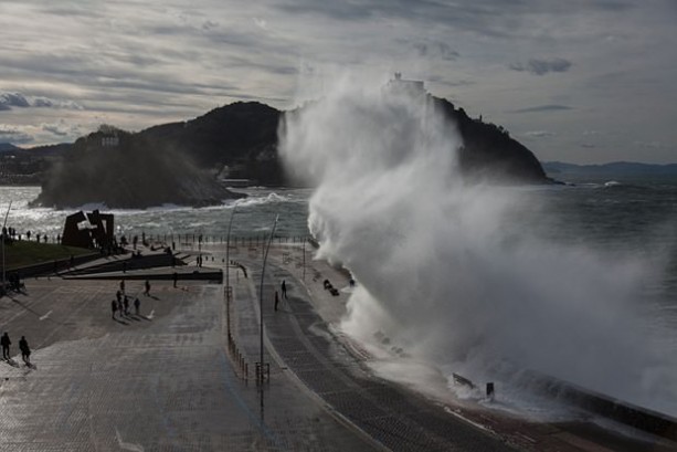 Foto - 9 metrelik dalgalar görenleri şaşırttı