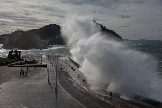 Foto - 9 metrelik dalgalar görenleri şaşırttı