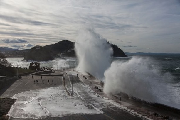 Foto - 9 metrelik dalgalar görenleri şaşırttı