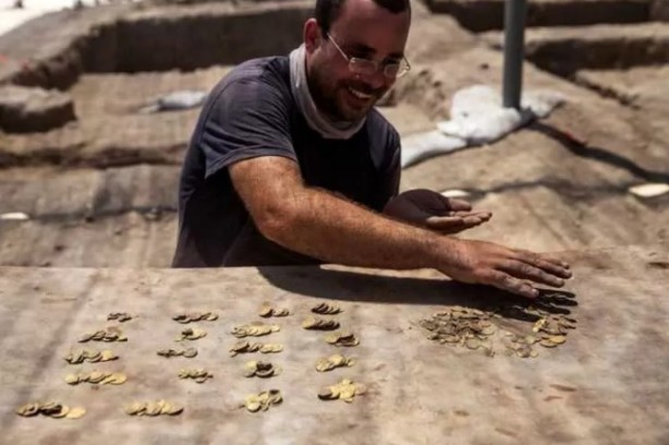 Foto - 9. yüzyıla ait! O ülkede kentsel dönüşüm esnasında hazine bulundu