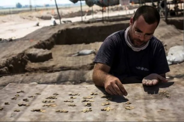 Foto - 9. yüzyıla ait! O ülkede kentsel dönüşüm esnasında hazine bulundu