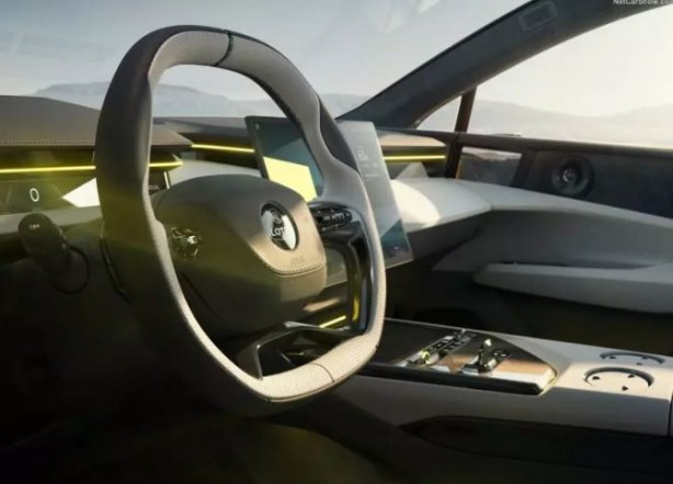 Foto - 900 beygirli elektrikli sedan ürettiler!