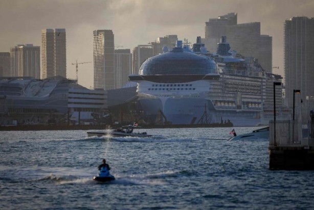 Foto - 900 günde inşa edildi, Titanik'in 5 katı... Dünyanın en büyük yolcu gemisi ilk seferine çıktı!