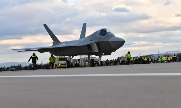 Foto - 96 saatten az kaldı! Tüm dünya Türkiye'nin savaş uçağı için nefesini tuttu, F-35'i piyasadan silmeye geliyor