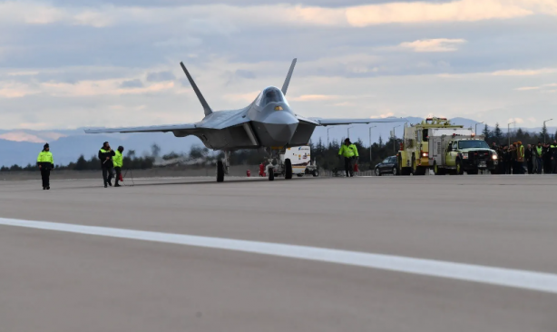 Foto - 96 saatten az kaldı! Tüm dünya Türkiye'nin savaş uçağı için nefesini tuttu, F-35'i piyasadan silmeye geliyor