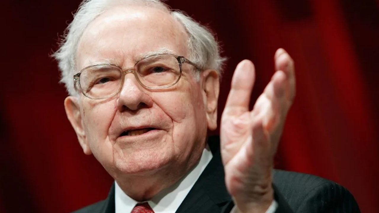 Foto - 96 yaşındaki milyarder Warren Buffett 48 yıldan beri bir damla bile su içmedi: Onun yerine bakın ne içiyor