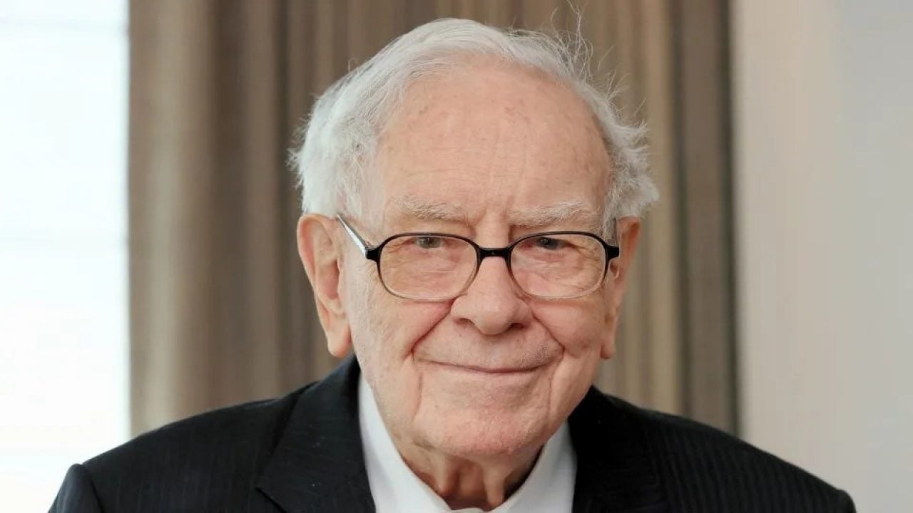 Foto - 96 yaşındaki milyarder Warren Buffett 48 yıldan beri bir damla bile su içmedi: Onun yerine bakın ne içiyor