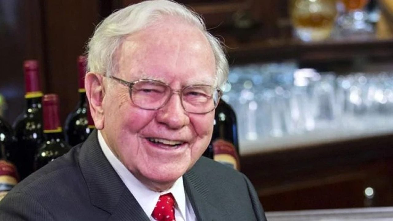 Foto - 96 yaşındaki milyarder Warren Buffett 48 yıldan beri bir damla bile su içmedi: Onun yerine bakın ne içiyor