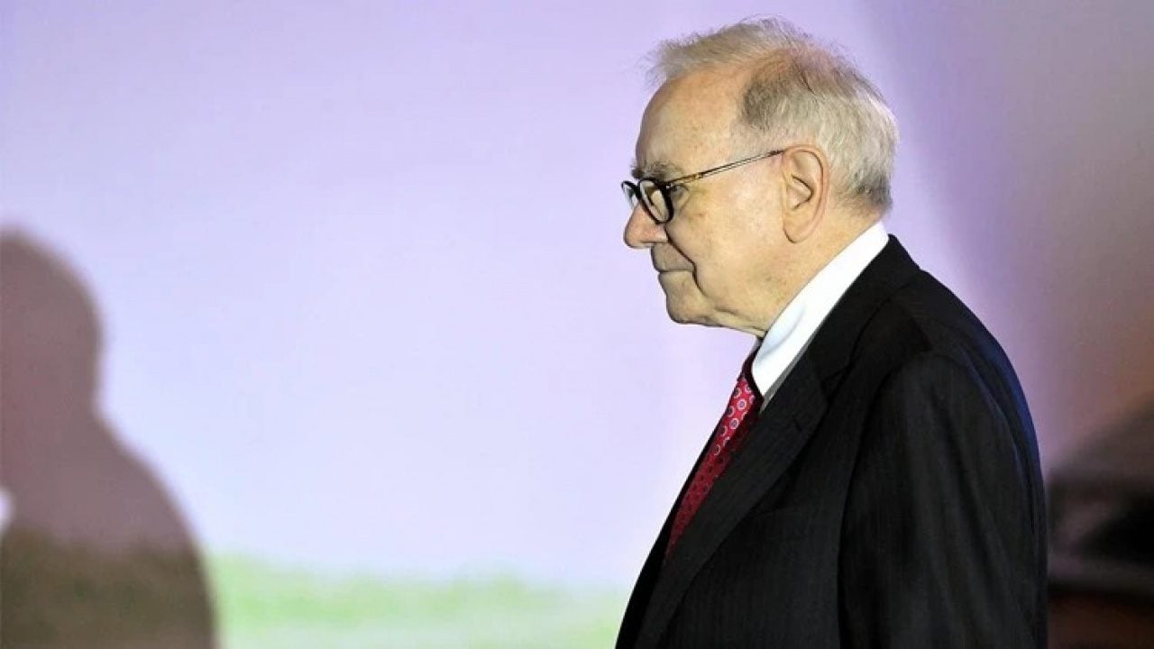 Foto - 96 yaşındaki milyarder Warren Buffett 48 yıldan beri bir damla bile su içmedi: Onun yerine bakın ne içiyor