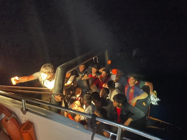Foto - 98 düzensiz göçmen daha kurtarıldı