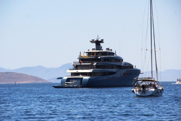 98 metre uzunluğundaki mega yat "Aviva" Bodrum'da