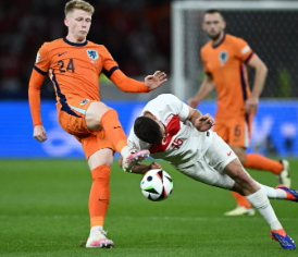 Foto - A Milli takım oyuncusu Türkiye'yi sattı! Merih Demiral'e bozkurt selamı tepkisi