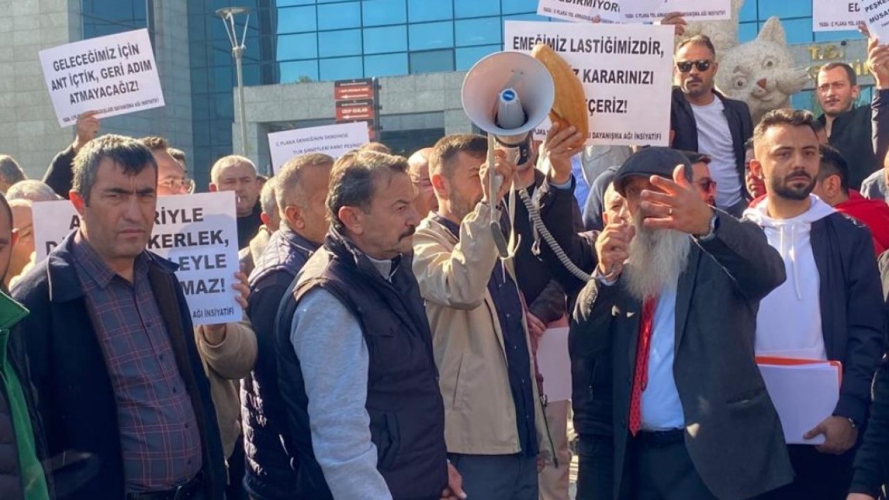 Foto - ABB önünde basın açıklaması yaptılar! Servisçilerden Yavaş’a C plaka ihale tepkisi