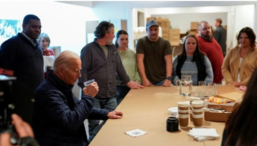 Foto - ABD Başkanı Joe Biden sahaya indi! İçinde kimyasal madde bulunduğu iddia edilen suyu bir dikişte içti