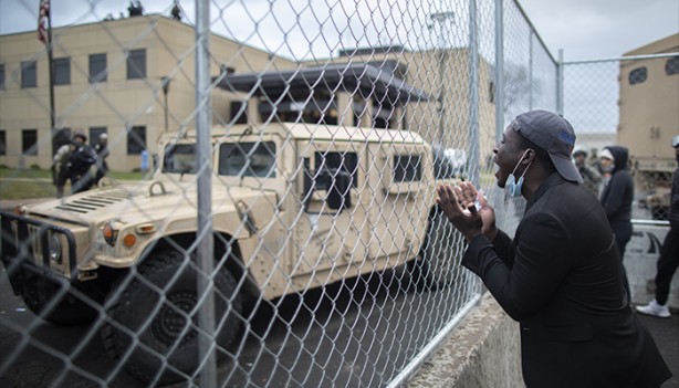 Foto - ABD diken üstünde! Birlikler sokağa indi