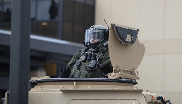 ABD diken üstünde! Birlikler sokağa indi