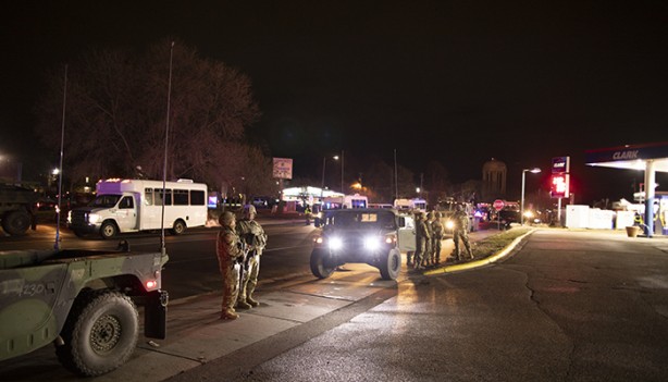 Foto - ABD diken üstünde! Birlikler sokağa indi