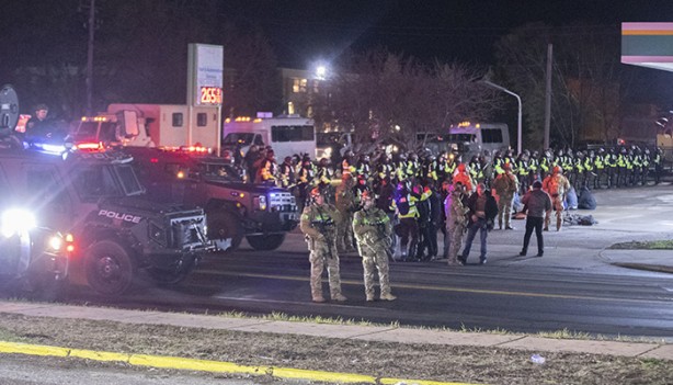 Foto - ABD diken üstünde! Birlikler sokağa indi