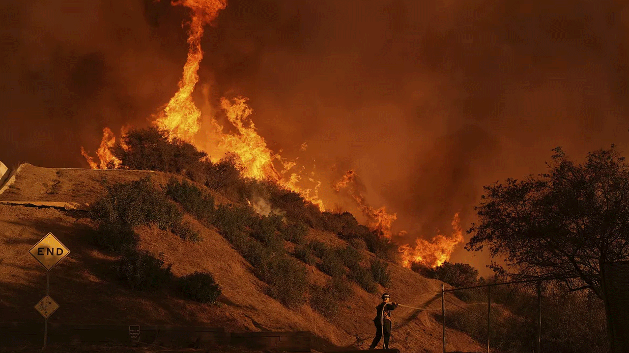 Foto - ABD ekonomisi bunu kaldıramaz! Los Angeles yangınının zararı tahminlerin çok üzerinde