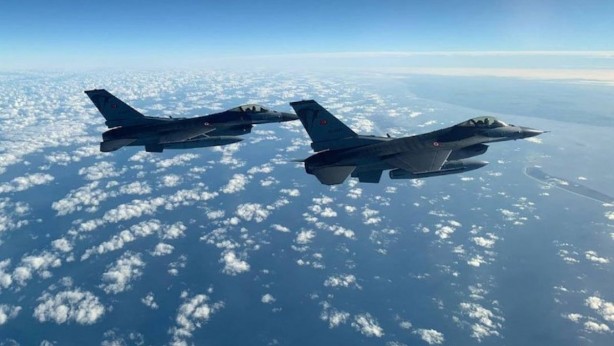 Foto - ABD F-16'sı denize düştü! Pilot kendini fırlattı! 1 yılda 3'üncü kaza!