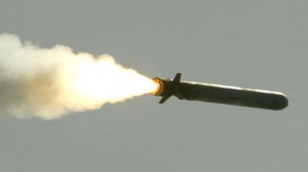 Foto - ABD, Husilere ait gemisavar balistik füzesini vurdu