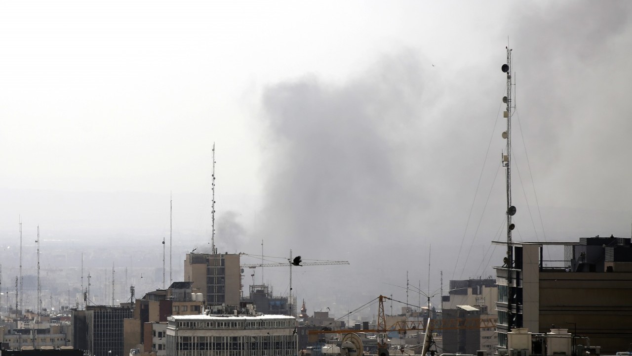 ABD ile İsrail'in İran'a alçakça saldırıları sonrası İngiltere'den açıklama: Daha geniş bölgesel çatışmaya doğru tırmanma istemiyoruz