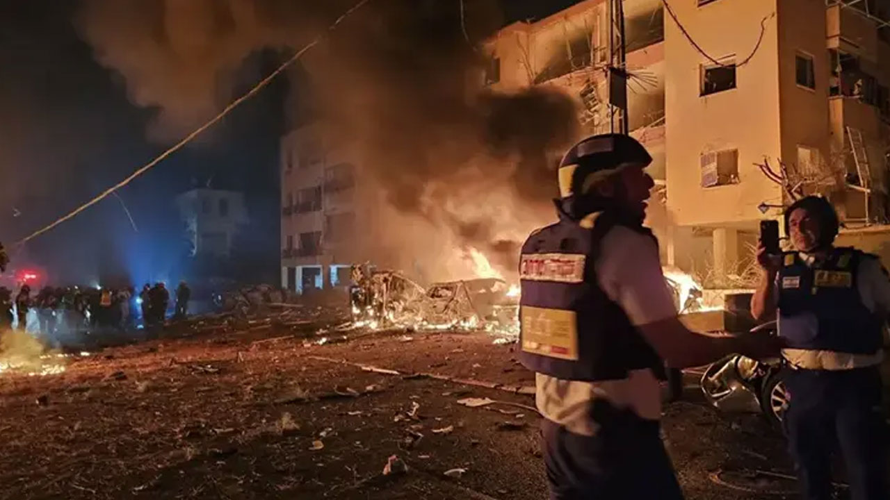 Foto - ABD, İran'da nükleer santrali vurdu! Peki nükleer sızıntı var mı? Resmi açıklama geldi!