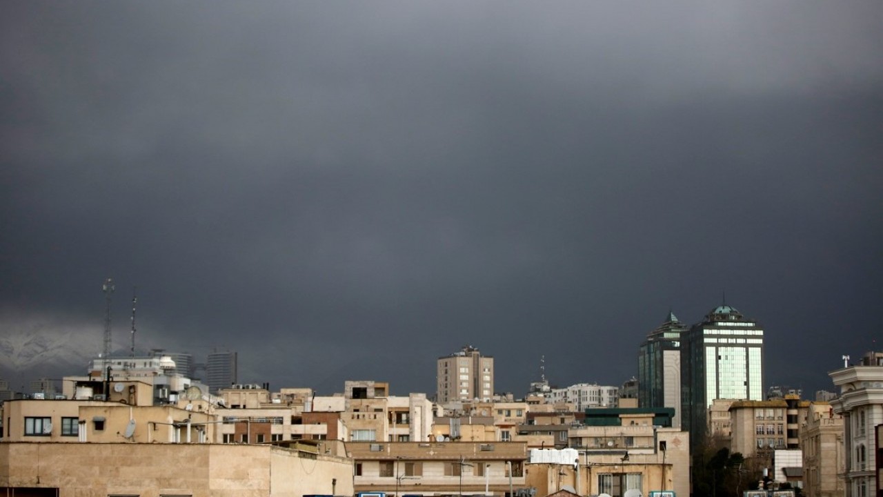 ABD-İsrail petrol depolarını vurdu, Tahran’ı kara bulutlar kapladı