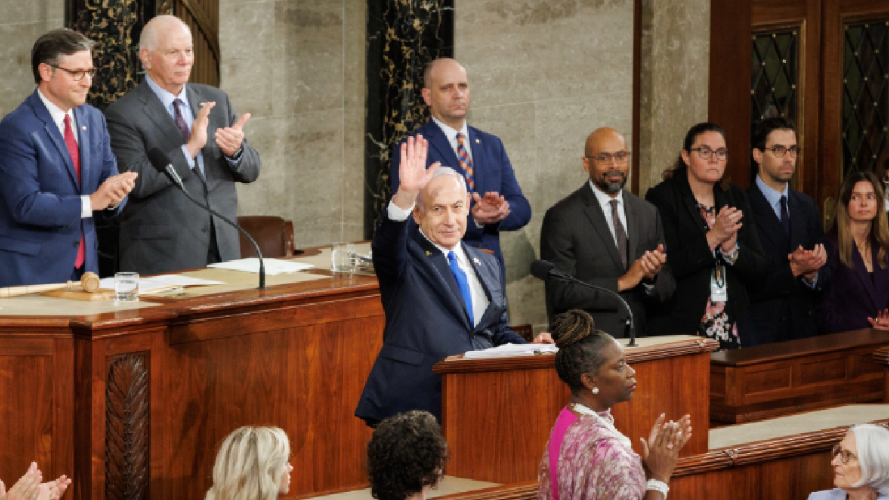 Foto - ABD Kongre üyesi her şeyi itiraf etti: Siyonistler ABD’yi ele geçirmiş