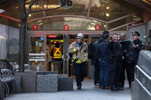 Foto - ABD metro kazasıyla sarsıldı! Çok sayıda...